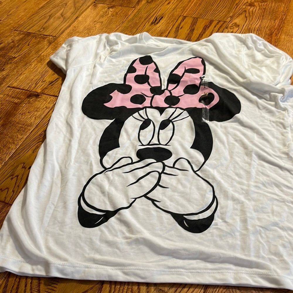Disney Minnie Mouse white t-short. Women’s size large. Brand new!